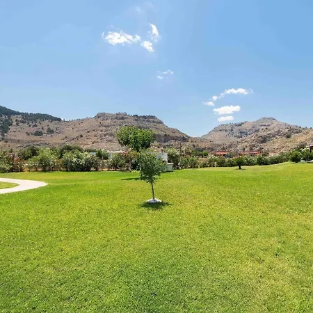 Haus In Kolympia Mit Garten Und Bergblick *