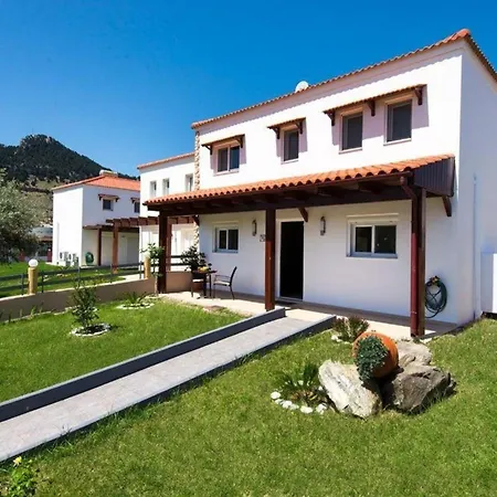 Haus In Kolympia Mit Garten Und Bergblick Ferienhaus *